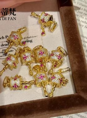 小红书爆款沙金玫红钻十字架拨浪鼓吊坠项链复古轻奢高级感锁骨链