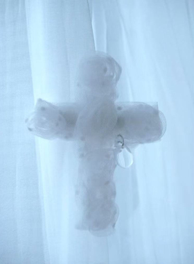 清脆小溪原创*纯白祈愿*系列网纱绒玫瑰十字架磨砂串珠项链