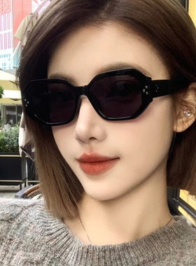 方形太阳镜米钉遮阳欧美女