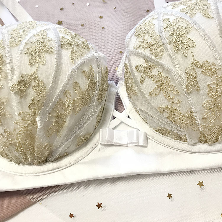 日系少女甜美二分之一半杯刺绣内衣 拾播文胸套装