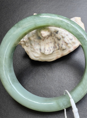 昱音真选~和田玉碧玉手镯正圈粉猫58宽12.4厚9.6送礼盒有鉴定证