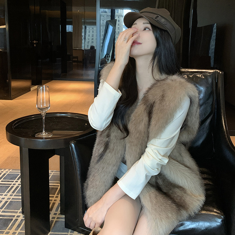 咖色环保仿狐狸毛皮草外套女秋冬新款高级感V领时尚毛毛马甲上衣,淘宝优惠券,粉丝福利购,淘宝优惠卷