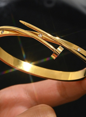 跨境不锈钢金色手镯套装镶钻钉子高级感四叶草手镯gold bangles