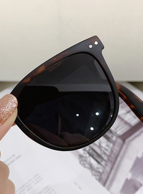 新款特价折叠太阳镜抖音网红开车拍照防紫外线韩版潮墨镜时尚气质
