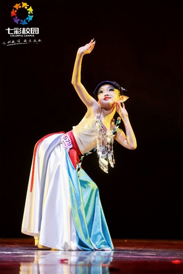 Original Qiang Tanzkunst Testrepertoire Bergflüsterer Tanzkostüme Kopfschmuck Bergelfen neue Tanzkostüme