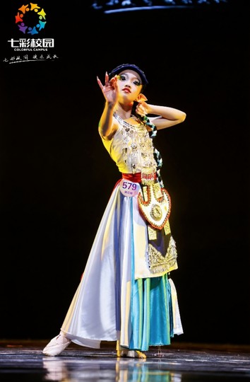 Original Qiang Tanzkunst Testrepertoire Bergflüsterer Tanzkostüme Kopfschmuck Bergelfen neue Tanzkostüme