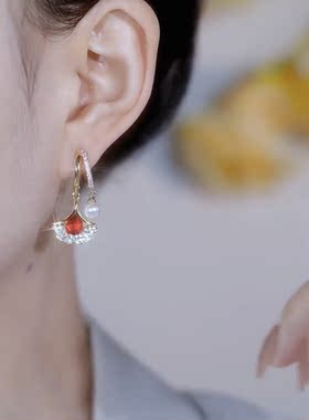 高级感红色银杏叶耳环女