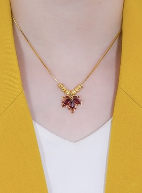 潮红色枫叶钛钢项链女