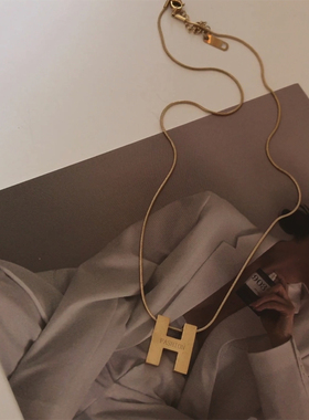 H字母钛钢项链女锁骨链