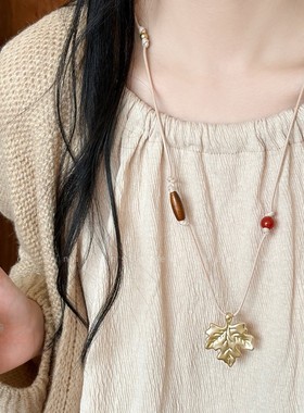 一叶知秋~复古枫叶吊坠项链女2025新款小众高级设计感毛衣链配饰