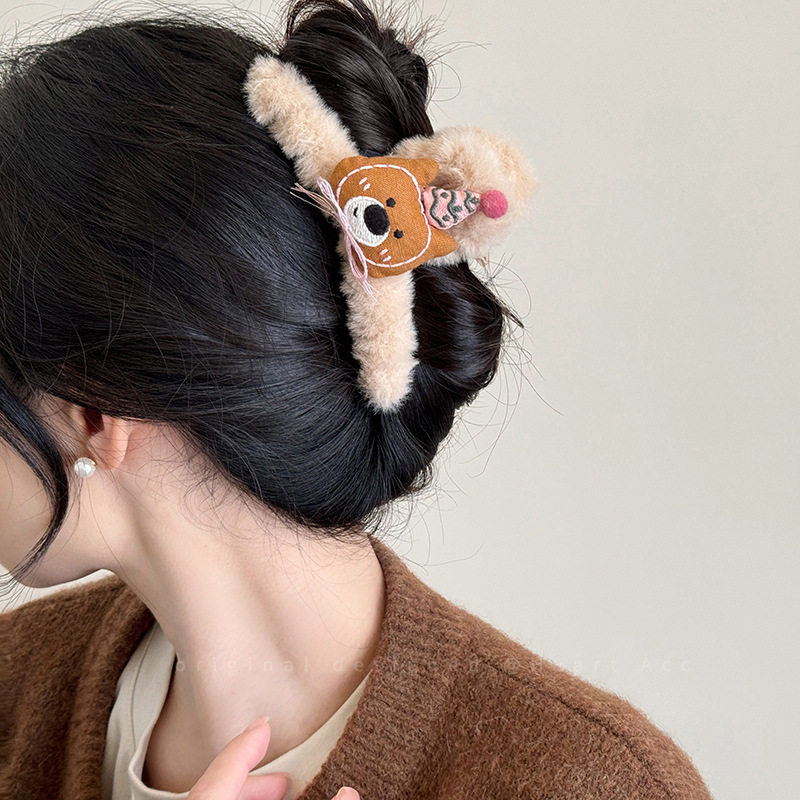 可爱小熊毛绒抓夹女后脑勺盘发半扎发鲨鱼夹日常外出百搭秋冬头饰,淘宝优惠券,粉丝福利购,淘宝优惠卷