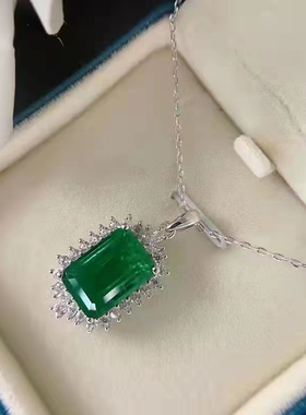 祖母绿4克拉方形吊坠项链