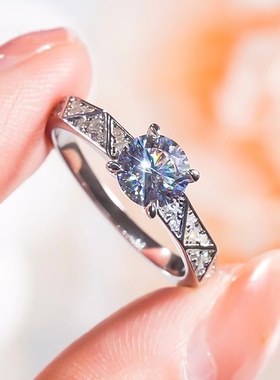 PT950铂金进口莫桑石D色圆钻四爪菱格纹满钻戒指女时尚手简约轻奢