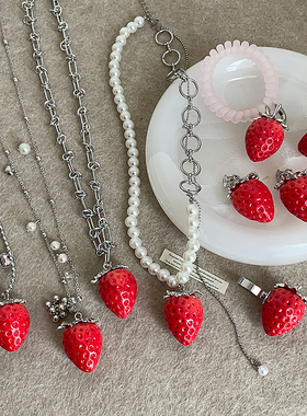 少女心可爱红草莓吊坠项链耳钉女甜美时尚潮流气质百搭颈链毛衣链