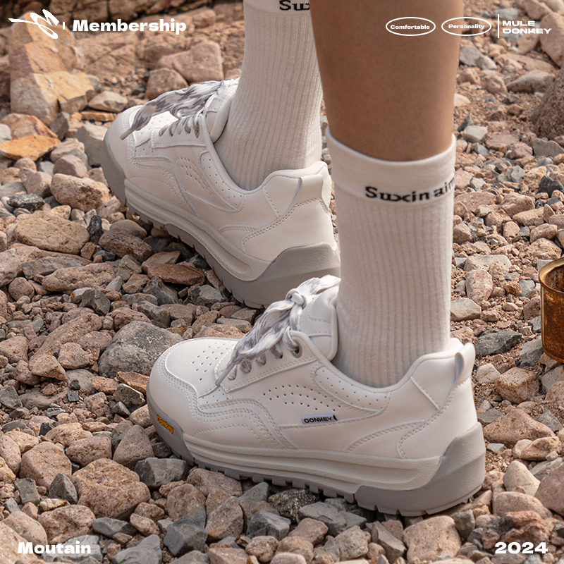 多嘴驴Donkey超火小白鞋女秋季新款增高板鞋厚底运动透气面包鞋 - 图1