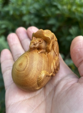 天然高油老料崖柏木雕老鼠钱袋代代数钱文玩手把件随身盘玩小摆件