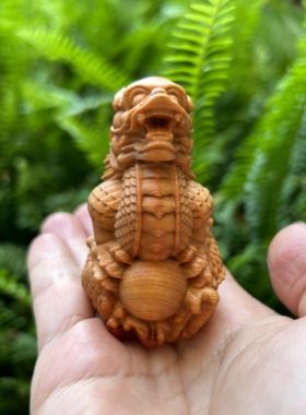 天然陈化老料崖柏木雕刻盘龙戏珠生肖龙手把件吉祥桌面文玩小摆件