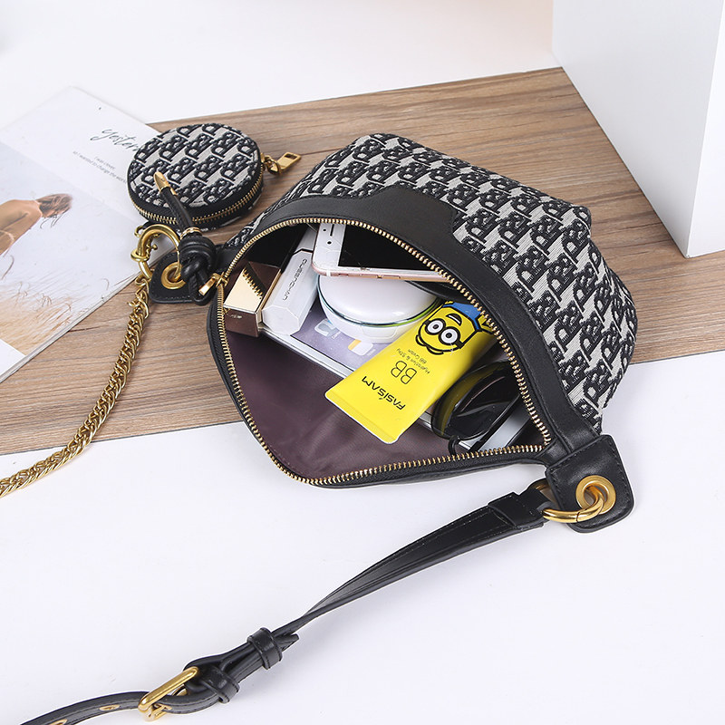 2020新款小ck真皮刺绣潮ins饺子包 蒂赛琳女士包袋