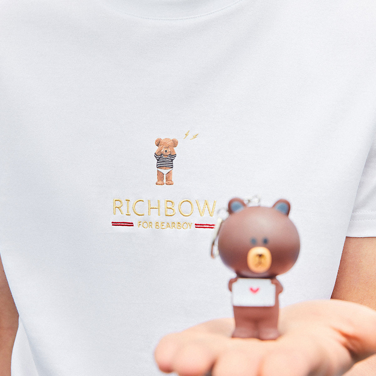  太平鸟男装outlets店T恤