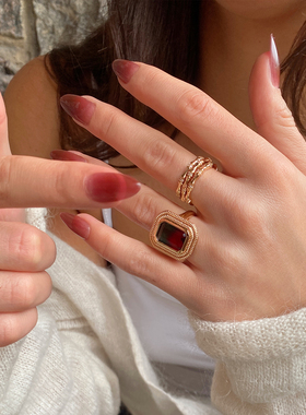 温莎轻奢复古西瓜方形宝石女戒