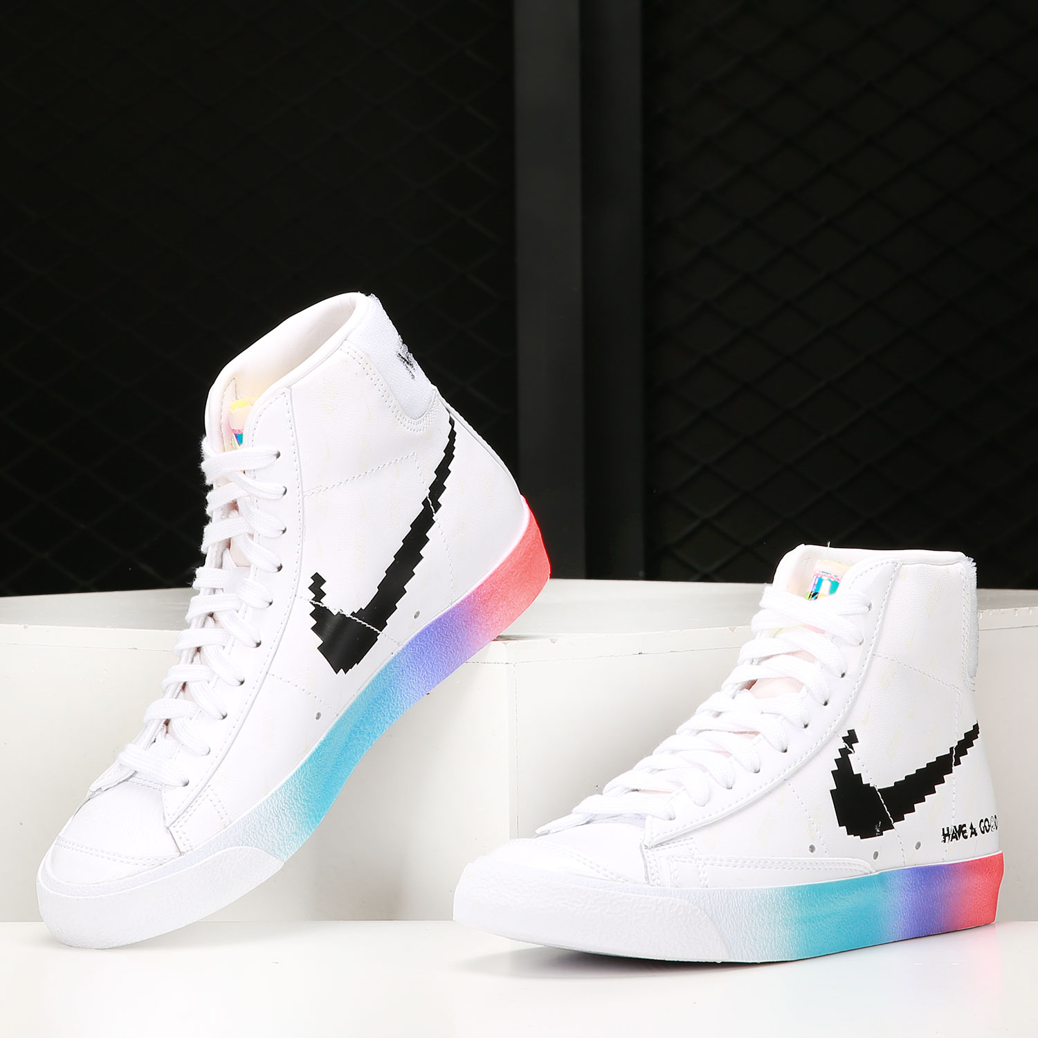 Nike/耐克W BLAZER MID '77 电玩像素反光夜光女子板鞋DC3281-101 - 图0