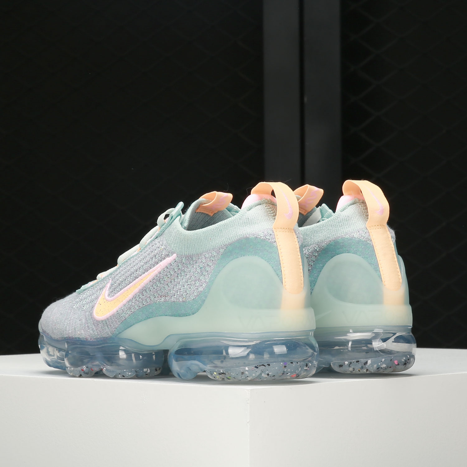 Nike/耐克正品 AIR VAPORMAX FLYKNIT 女子休闲鞋 DH4088-300 - 图1