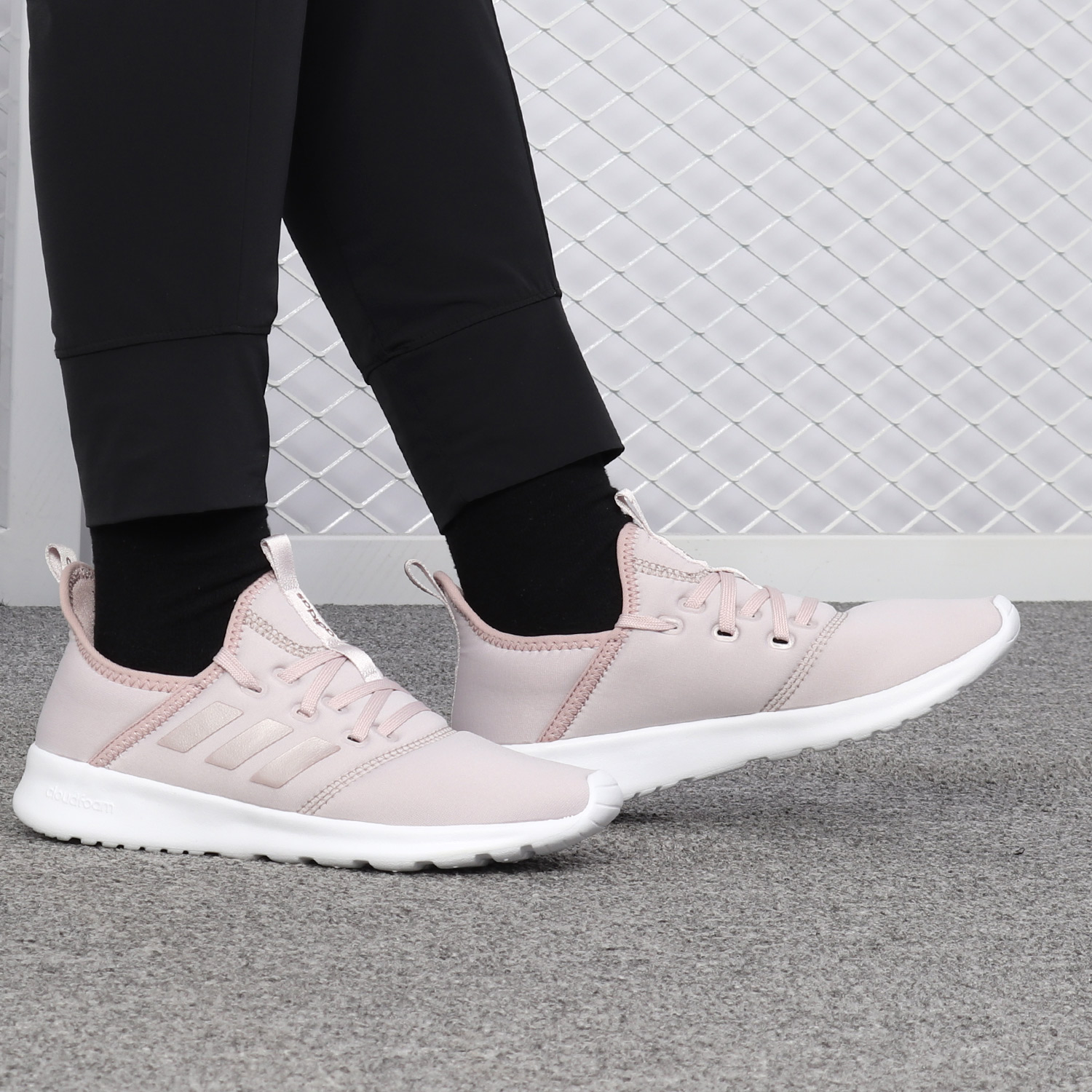 Adidas/阿迪达斯正品 CLOUDFOAM PURE 女子休闲运动跑步鞋DB1769 - 图1