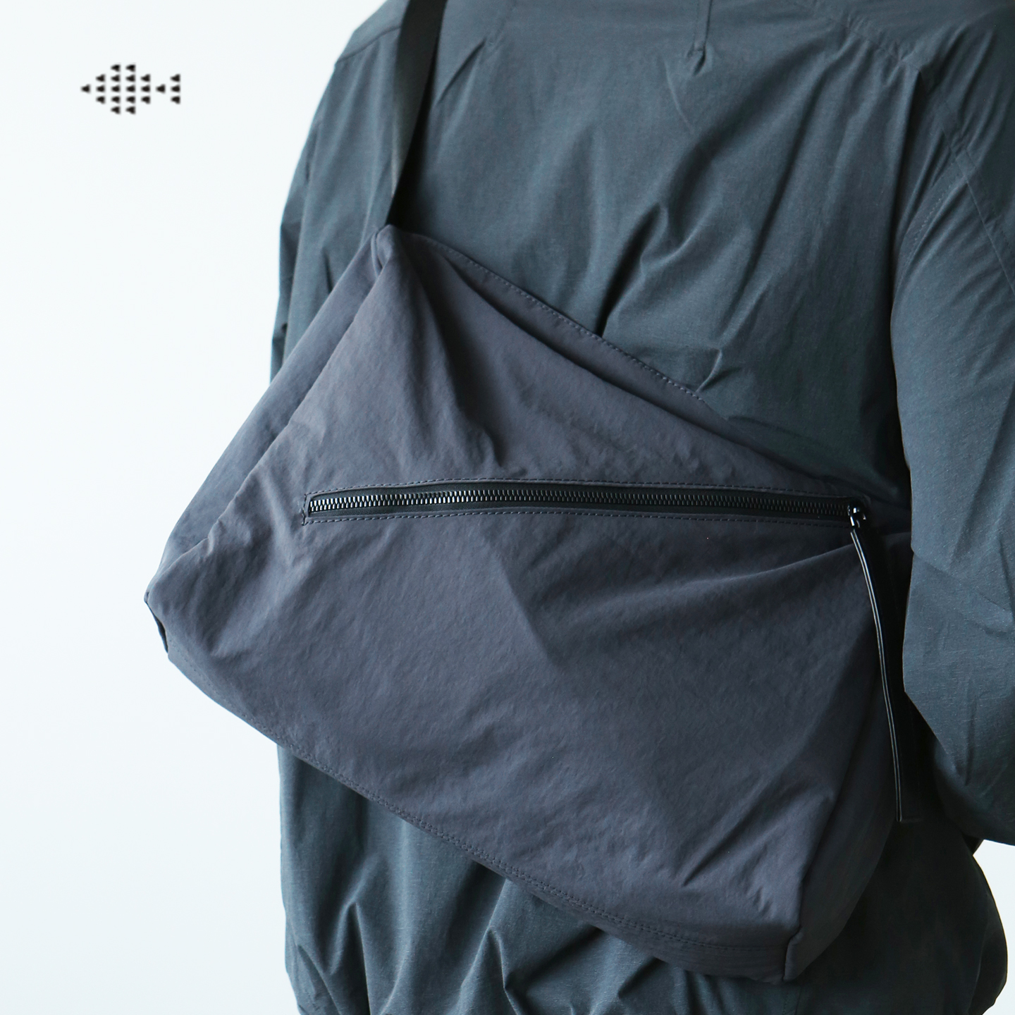 LANSPACE蓝皮具尼龙包斜挎包大容量单肩包运动休闲男包简洁户外 - 图0