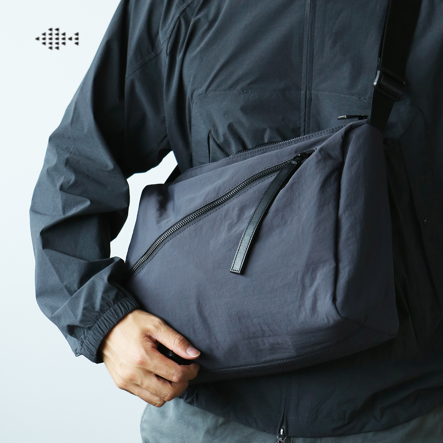 LANSPACE蓝皮具尼龙包斜挎包大容量单肩包运动休闲男包简洁户外 - 图2