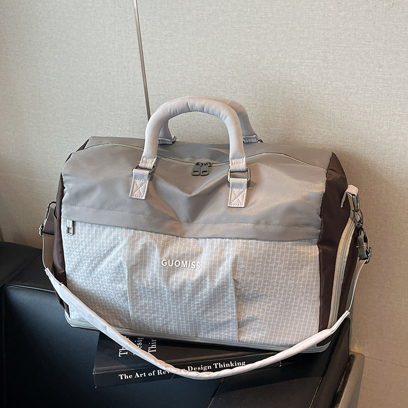 Expandable large-capacity short-distance travel bag High-profile sports and fitness storage bag Fashionable lightweight commuter handbag