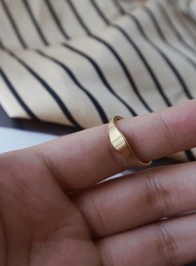 哑光磨砂菱形切面法式戒指有腔调