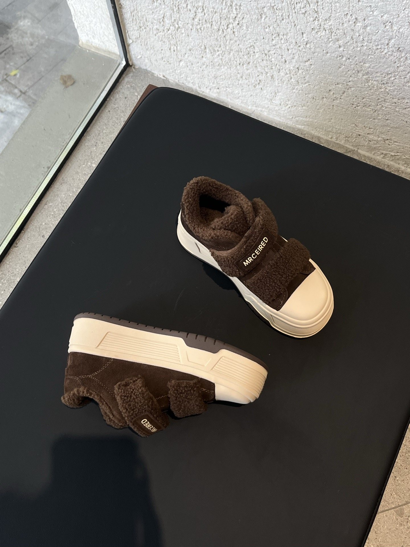 陌尼斯/热卖款/MONIZ 2025新款冬季加绒圆头厚底设计休闲百搭板鞋,淘宝优惠券,粉丝福利购,淘宝优惠卷