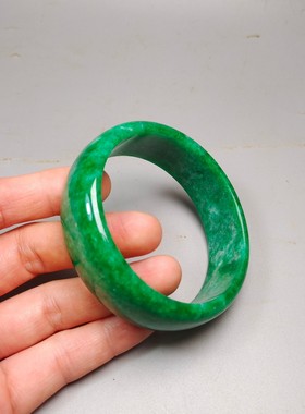 古玩老坑缅甸翡翠色干青玉宽条手镯祖母绿满色浅绿色镯子女大圈口