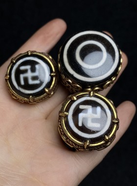 古玩旧藏大清乾隆御制漆器收藏盒内珍藏铜镶老玛瑙天珠戒指套盒