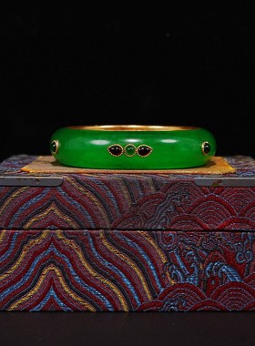 古董珍藏古代贵人佩戴高冰翡翠手镯送礼佳品包金玉镯收藏品