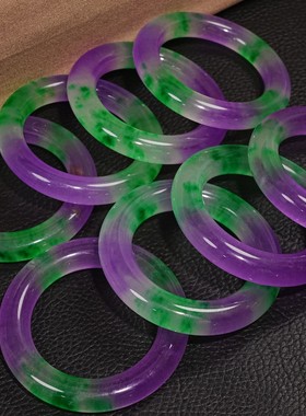 古玩杂项旧藏怀旧饰品类礼品春彩飘花玉手镯搭配精美漆器木料盒子