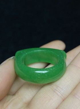 缅甸翡翠戒指冰种全绿马鞍指环男女霸气玉扳指时尚首饰一盒一套