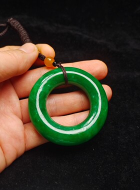 缅甸翡翠色冰种阳绿平安玉环锁骨链满绿甜甜圈玉吊坠项链新中式