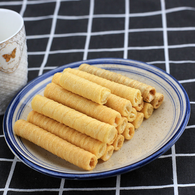 淘小妞咸蛋黄椰奶味蛋卷香酥夹心整箱散装网红零食休闲小吃食品-图1