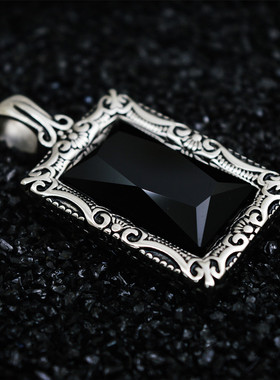 黑宝石克罗星花边钛钢吊坠项链