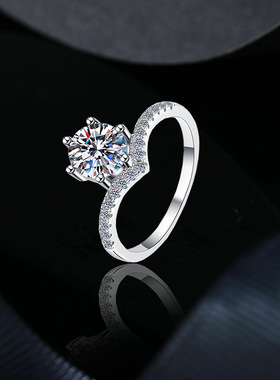 进口莫桑钻戒指S925纯银莫桑石仿真钻戒指公主皇冠D色一克拉带