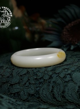 白玉金皮籽料价值油膏雕花手镯女