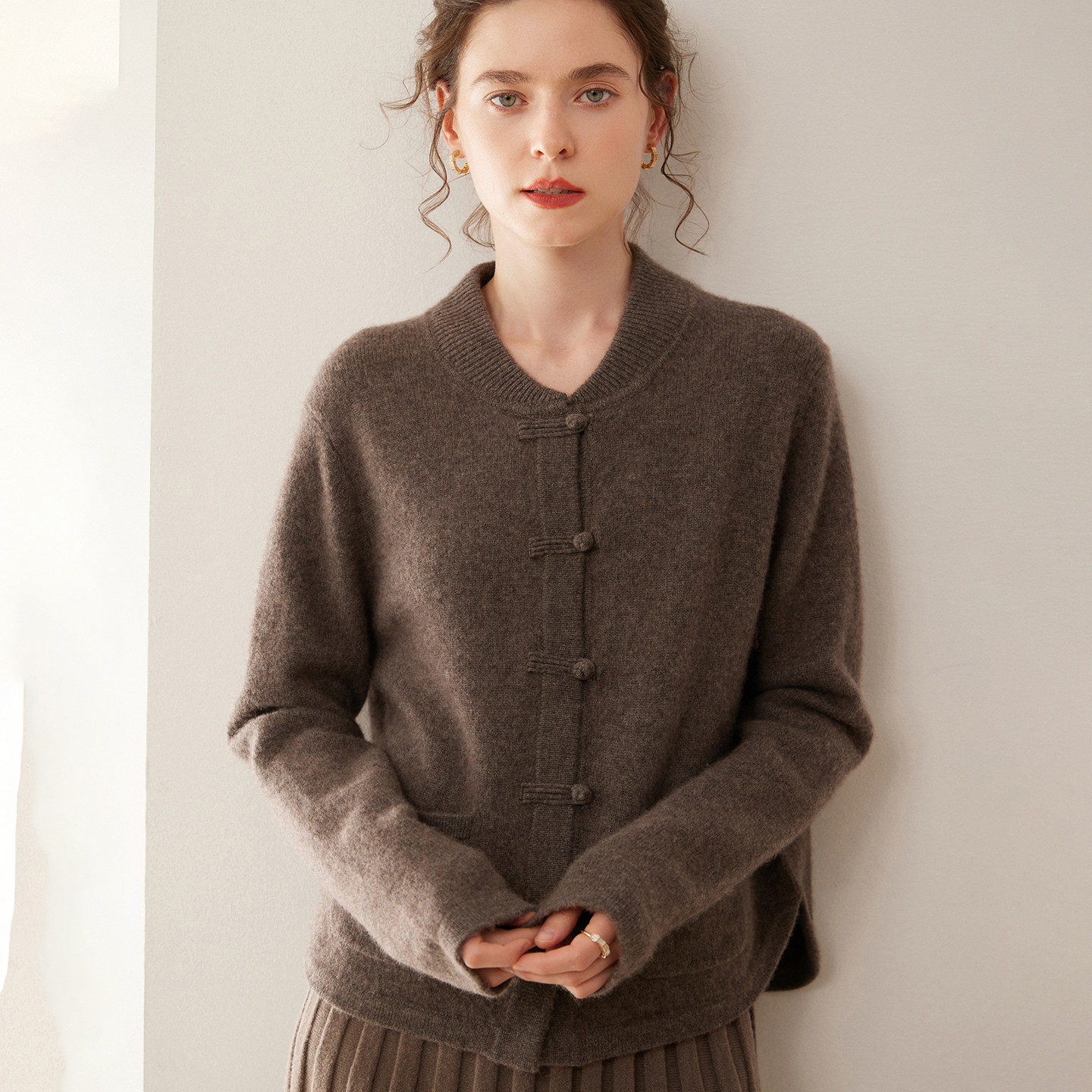 新中式立领盘扣山羊绒开衫女外搭秋冬新款加厚宽松针织衫毛衣外套,淘宝优惠券,粉丝福利购,淘宝优惠卷