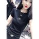 ເສື້ອຢືດຄໍກະໂປ່ງກະທັດຮັດກະທັດຮັດ ແລະເສື້ອຢືດສະໄຕລ໌