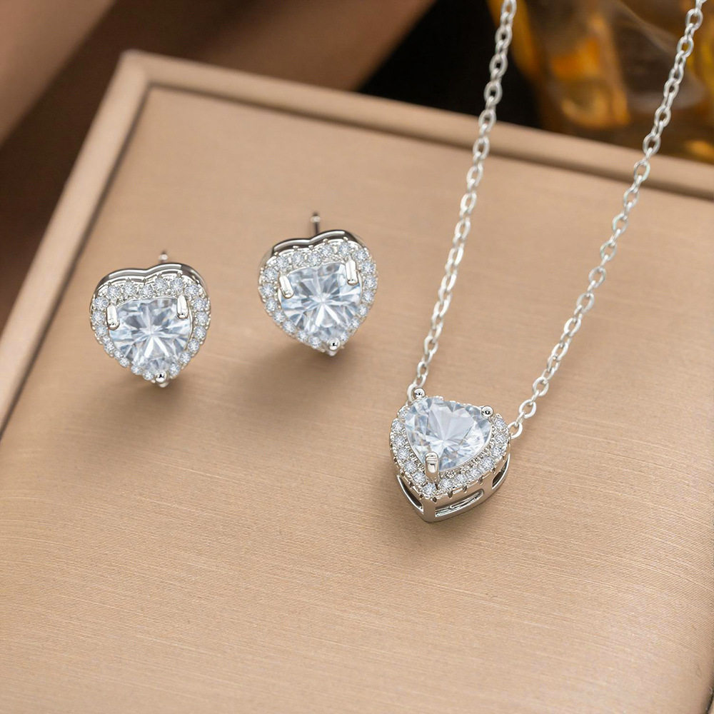 Cross-border new micro-paved zircon love heart three-piece set necklace ring earrings women's fashion light luxury heart-shaped jewelry wholesale