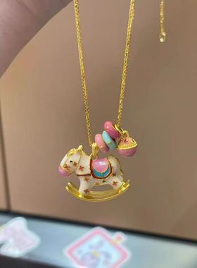 2024新款项链卡通高温烧蓝马卡龙色可爱摇摇木马吊坠彩色锁骨链女