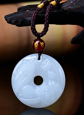 祥安灵阁蟾来献瑞吊坠和田玉属猪2026年吉祥物男女生肖猪佩戴挂件