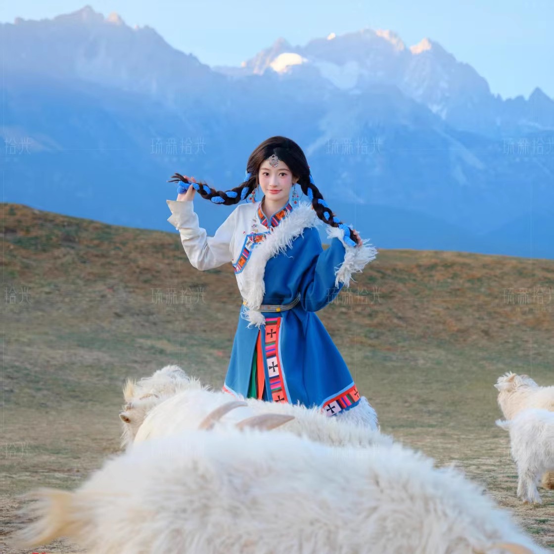 藏服女西藏少数民族风藏袍白鹿同款云南长袍蓝色藏族演出服装异域 - 图0