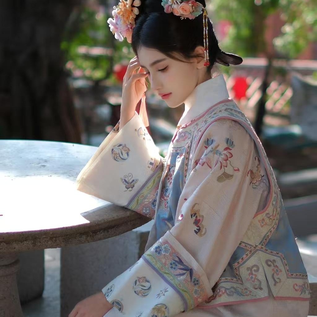 汉服女宫廷风贵妃格格旗装服清朝中国风旗袍马甲古装北京服装旅拍,淘宝优惠券,粉丝福利购,淘宝优惠卷