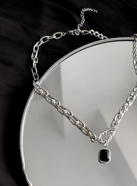 冷淡风ins不规则小方黑色钛钢不掉色锆石项链女嘻哈百搭高级饰品